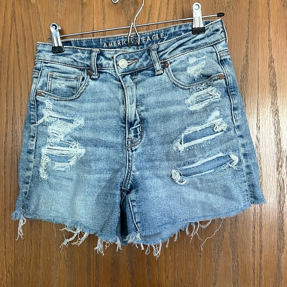 American Eagle - Slightly distressed denim shorts